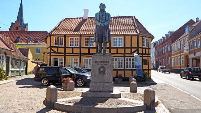 hc oersted statue bild 01